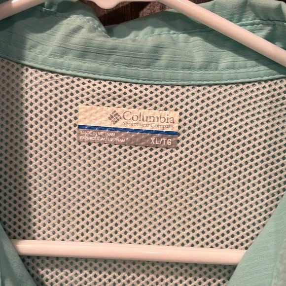 Men’s Columbia button down shirt - Picture 3 of 6